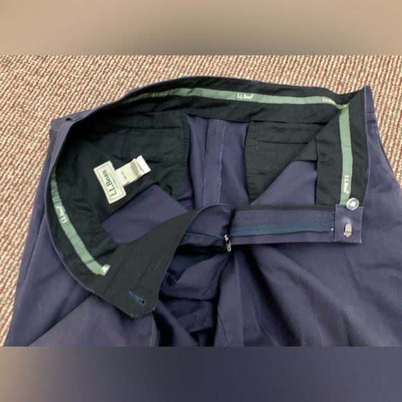 Men's 37 x 30 L. L. Bean 100% Cotton Classic Fit Flat Front Navy Chino Pants - Picture 11 of 13